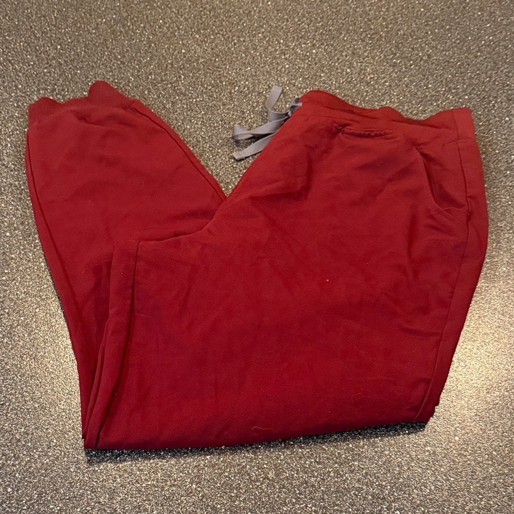 FIGS Technical Collection Joggers in Maroon - size XL